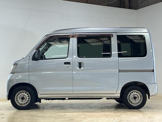 ハイゼットカーゴＤＸ　ワンオーナー　５速ＭＴ車　４ＷＤ　ＣＤオーディオワンオーナー　５速ＭＴ車　４ＷＤ　ＣＤオーディオ　ラバーマット　キーレスエントリー　ドアバイザー　マニュアルエアコン　ヘッドライトレべライザー　シガーソケット　スペアタイヤ（京都府）の中古車
