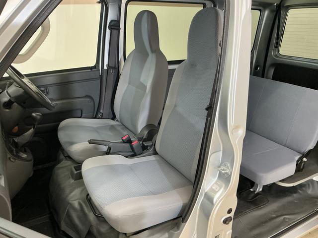 ハイゼットカーゴＤＸ　ワンオーナー　５速ＭＴ車　４ＷＤ　ＣＤオーディオワンオーナー　５速ＭＴ車　４ＷＤ　ＣＤオーディオ　ラバーマット　キーレスエントリー　ドアバイザー　マニュアルエアコン　ヘッドライトレべライザー　シガーソケット　スペアタイヤ（京都府）の中古車