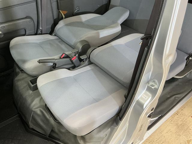 ハイゼットカーゴＤＸ　ワンオーナー　５速ＭＴ車　４ＷＤ　ＣＤオーディオワンオーナー　５速ＭＴ車　４ＷＤ　ＣＤオーディオ　ラバーマット　キーレスエントリー　ドアバイザー　マニュアルエアコン　ヘッドライトレべライザー　シガーソケット　スペアタイヤ（京都府）の中古車