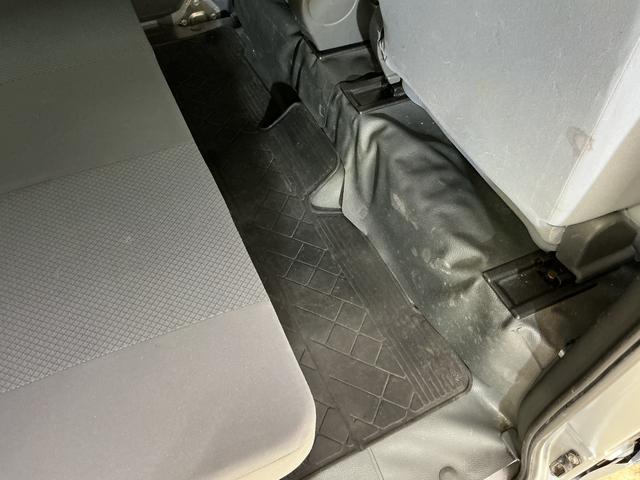 ハイゼットカーゴＤＸ　ワンオーナー　５速ＭＴ車　４ＷＤ　ＣＤオーディオワンオーナー　５速ＭＴ車　４ＷＤ　ＣＤオーディオ　ラバーマット　キーレスエントリー　ドアバイザー　マニュアルエアコン　ヘッドライトレべライザー　シガーソケット　スペアタイヤ（京都府）の中古車