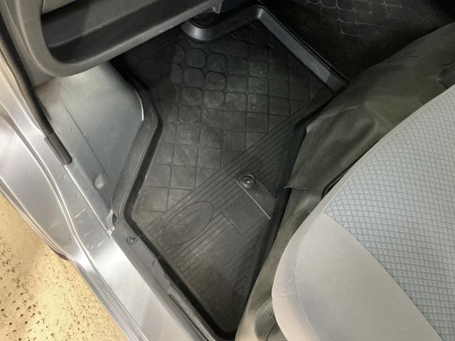 ハイゼットカーゴＤＸ　ワンオーナー　５速ＭＴ車　４ＷＤ　ＣＤオーディオワンオーナー　５速ＭＴ車　４ＷＤ　ＣＤオーディオ　ラバーマット　キーレスエントリー　ドアバイザー　マニュアルエアコン　ヘッドライトレべライザー　シガーソケット　スペアタイヤ（京都府）の中古車