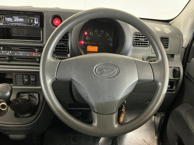 ハイゼットカーゴＤＸ　ワンオーナー　５速ＭＴ車　４ＷＤ　ＣＤオーディオワンオーナー　５速ＭＴ車　４ＷＤ　ＣＤオーディオ　ラバーマット　キーレスエントリー　ドアバイザー　マニュアルエアコン　ヘッドライトレべライザー　シガーソケット　スペアタイヤ（京都府）の中古車