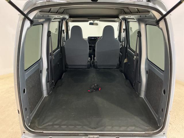 ハイゼットカーゴＤＸ　ワンオーナー　５速ＭＴ車　４ＷＤ　ＣＤオーディオワンオーナー　５速ＭＴ車　４ＷＤ　ＣＤオーディオ　ラバーマット　キーレスエントリー　ドアバイザー　マニュアルエアコン　ヘッドライトレべライザー　シガーソケット　スペアタイヤ（京都府）の中古車