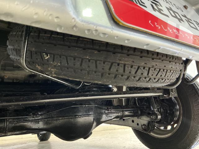 ハイゼットカーゴＤＸ　ワンオーナー　５速ＭＴ車　４ＷＤ　ＣＤオーディオワンオーナー　５速ＭＴ車　４ＷＤ　ＣＤオーディオ　ラバーマット　キーレスエントリー　ドアバイザー　マニュアルエアコン　ヘッドライトレべライザー　シガーソケット　スペアタイヤ（京都府）の中古車