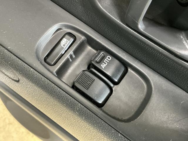 ハイゼットカーゴＤＸ　ワンオーナー　５速ＭＴ車　４ＷＤ　ＣＤオーディオワンオーナー　５速ＭＴ車　４ＷＤ　ＣＤオーディオ　ラバーマット　キーレスエントリー　ドアバイザー　マニュアルエアコン　ヘッドライトレべライザー　シガーソケット　スペアタイヤ（京都府）の中古車