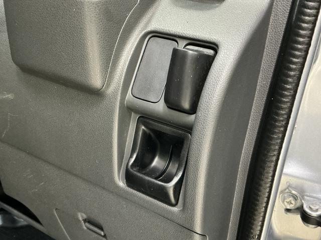 ハイゼットカーゴＤＸ　ワンオーナー　５速ＭＴ車　４ＷＤ　ＣＤオーディオワンオーナー　５速ＭＴ車　４ＷＤ　ＣＤオーディオ　ラバーマット　キーレスエントリー　ドアバイザー　マニュアルエアコン　ヘッドライトレべライザー　シガーソケット　スペアタイヤ（京都府）の中古車