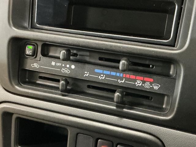 ハイゼットカーゴＤＸ　ワンオーナー　５速ＭＴ車　４ＷＤ　ＣＤオーディオワンオーナー　５速ＭＴ車　４ＷＤ　ＣＤオーディオ　ラバーマット　キーレスエントリー　ドアバイザー　マニュアルエアコン　ヘッドライトレべライザー　シガーソケット　スペアタイヤ（京都府）の中古車