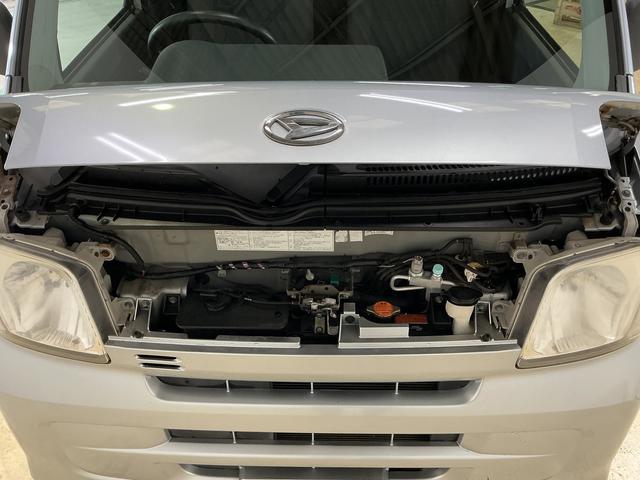 ハイゼットカーゴＤＸ　ワンオーナー　５速ＭＴ車　４ＷＤ　ＣＤオーディオワンオーナー　５速ＭＴ車　４ＷＤ　ＣＤオーディオ　ラバーマット　キーレスエントリー　ドアバイザー　マニュアルエアコン　ヘッドライトレべライザー　シガーソケット　スペアタイヤ（京都府）の中古車