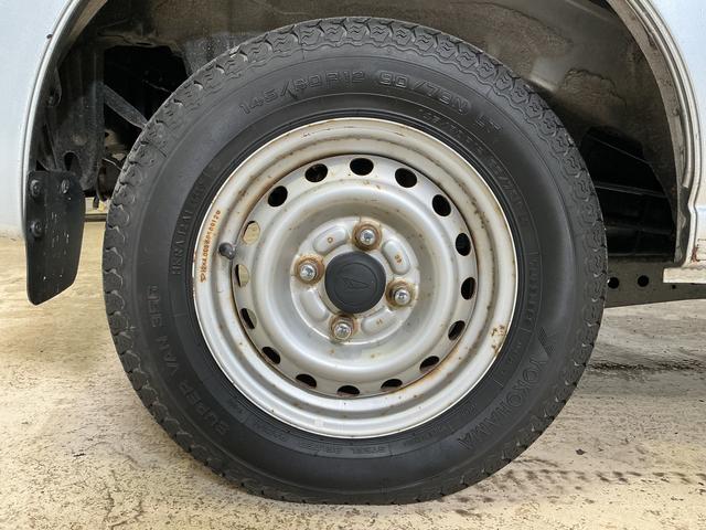 ハイゼットカーゴＤＸ　ワンオーナー　５速ＭＴ車　４ＷＤ　ＣＤオーディオワンオーナー　５速ＭＴ車　４ＷＤ　ＣＤオーディオ　ラバーマット　キーレスエントリー　ドアバイザー　マニュアルエアコン　ヘッドライトレべライザー　シガーソケット　スペアタイヤ（京都府）の中古車