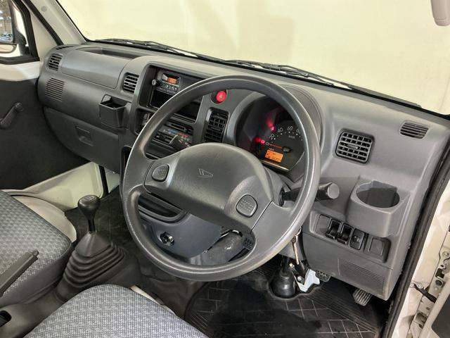 ハイゼットトラックスペシャル　５速ＭＴ車　４ＷＤ　ラジオデッキ　３方開５速ＭＴ車　４ＷＤ　ラジオデッキ　３方開　ドアバイザー　スペアキー有り　マニュアルエアコン　ヘッドライトレべライザー　シガーソケット　スペアタイヤ　バッテリーカバー　ラバーマット　パワーステアリング（京都府）の中古車