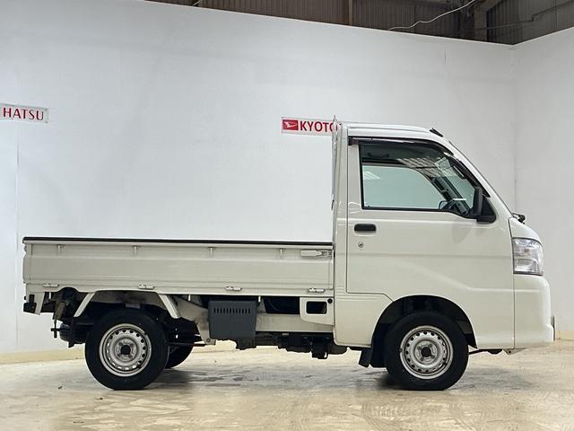 ハイゼットトラックスペシャル　５速ＭＴ車　４ＷＤ　ラジオデッキ　３方開５速ＭＴ車　４ＷＤ　ラジオデッキ　３方開　ドアバイザー　スペアキー有り　マニュアルエアコン　ヘッドライトレべライザー　シガーソケット　スペアタイヤ　バッテリーカバー　ラバーマット　パワーステアリング（京都府）の中古車