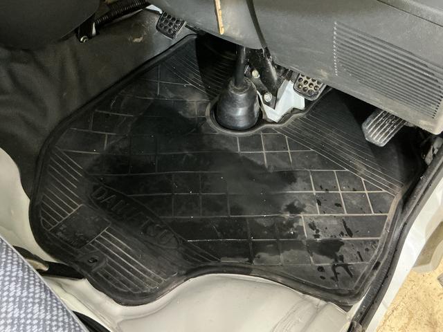 ハイゼットトラックスペシャル　５速ＭＴ車　４ＷＤ　ラジオデッキ　３方開５速ＭＴ車　４ＷＤ　ラジオデッキ　３方開　ドアバイザー　スペアキー有り　マニュアルエアコン　ヘッドライトレべライザー　シガーソケット　スペアタイヤ　バッテリーカバー　ラバーマット　パワーステアリング（京都府）の中古車