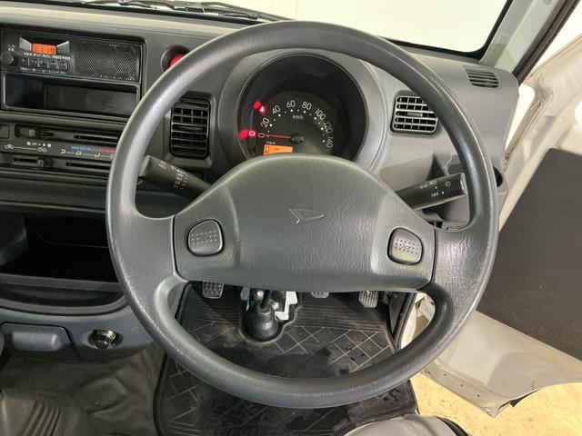 ハイゼットトラックスペシャル　５速ＭＴ車　４ＷＤ　ラジオデッキ　３方開５速ＭＴ車　４ＷＤ　ラジオデッキ　３方開　ドアバイザー　スペアキー有り　マニュアルエアコン　ヘッドライトレべライザー　シガーソケット　スペアタイヤ　バッテリーカバー　ラバーマット　パワーステアリング（京都府）の中古車