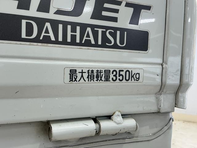 ハイゼットトラックスペシャル　５速ＭＴ車　４ＷＤ　ラジオデッキ　３方開５速ＭＴ車　４ＷＤ　ラジオデッキ　３方開　ドアバイザー　スペアキー有り　マニュアルエアコン　ヘッドライトレべライザー　シガーソケット　スペアタイヤ　バッテリーカバー　ラバーマット　パワーステアリング（京都府）の中古車