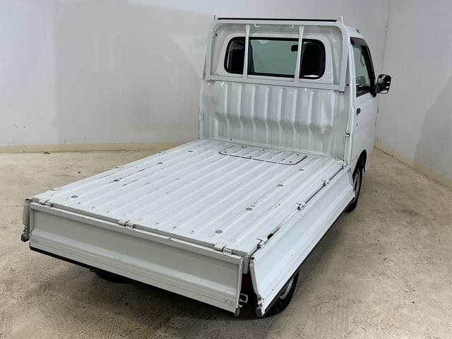 ハイゼットトラックスペシャル　５速ＭＴ車　４ＷＤ　ラジオデッキ　３方開５速ＭＴ車　４ＷＤ　ラジオデッキ　３方開　ドアバイザー　スペアキー有り　マニュアルエアコン　ヘッドライトレべライザー　シガーソケット　スペアタイヤ　バッテリーカバー　ラバーマット　パワーステアリング（京都府）の中古車