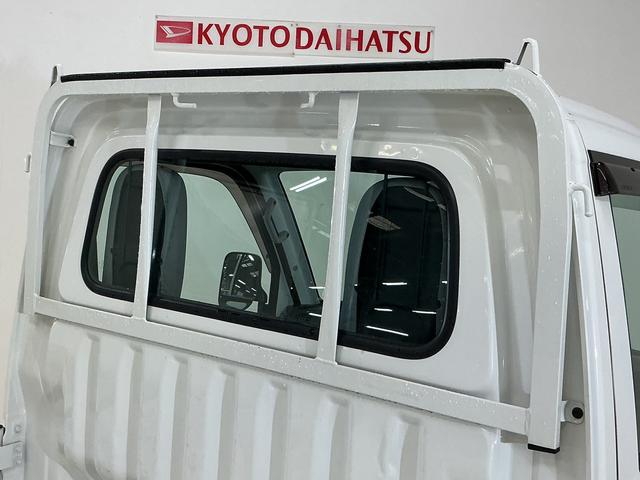 ハイゼットトラックスペシャル　５速ＭＴ車　４ＷＤ　ラジオデッキ　３方開５速ＭＴ車　４ＷＤ　ラジオデッキ　３方開　ドアバイザー　スペアキー有り　マニュアルエアコン　ヘッドライトレべライザー　シガーソケット　スペアタイヤ　バッテリーカバー　ラバーマット　パワーステアリング（京都府）の中古車
