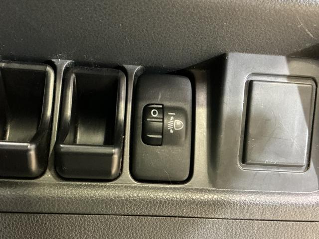 ハイゼットトラックスペシャル　５速ＭＴ車　４ＷＤ　ラジオデッキ　３方開５速ＭＴ車　４ＷＤ　ラジオデッキ　３方開　ドアバイザー　スペアキー有り　マニュアルエアコン　ヘッドライトレべライザー　シガーソケット　スペアタイヤ　バッテリーカバー　ラバーマット　パワーステアリング（京都府）の中古車