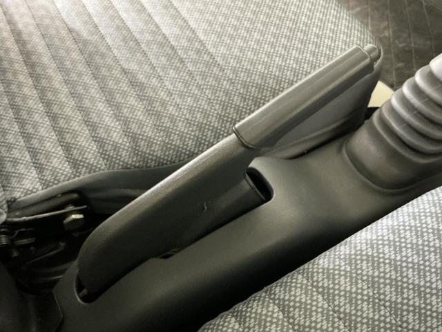 ハイゼットトラックスペシャル　５速ＭＴ車　４ＷＤ　ラジオデッキ　３方開５速ＭＴ車　４ＷＤ　ラジオデッキ　３方開　ドアバイザー　スペアキー有り　マニュアルエアコン　ヘッドライトレべライザー　シガーソケット　スペアタイヤ　バッテリーカバー　ラバーマット　パワーステアリング（京都府）の中古車