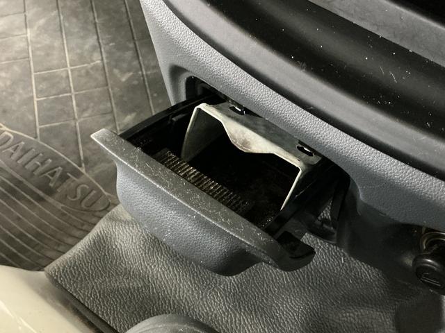 ハイゼットトラックスペシャル　５速ＭＴ車　４ＷＤ　ラジオデッキ　３方開５速ＭＴ車　４ＷＤ　ラジオデッキ　３方開　ドアバイザー　スペアキー有り　マニュアルエアコン　ヘッドライトレべライザー　シガーソケット　スペアタイヤ　バッテリーカバー　ラバーマット　パワーステアリング（京都府）の中古車