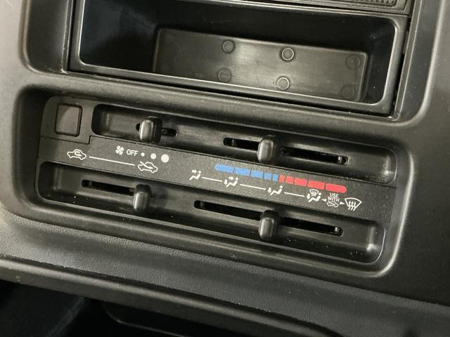 ハイゼットトラックスペシャル　５速ＭＴ車　４ＷＤ　ラジオデッキ　３方開５速ＭＴ車　４ＷＤ　ラジオデッキ　３方開　ドアバイザー　スペアキー有り　マニュアルエアコン　ヘッドライトレべライザー　シガーソケット　スペアタイヤ　バッテリーカバー　ラバーマット　パワーステアリング（京都府）の中古車