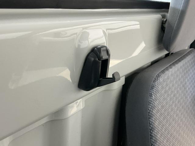 ハイゼットトラックスペシャル　５速ＭＴ車　４ＷＤ　ラジオデッキ　３方開５速ＭＴ車　４ＷＤ　ラジオデッキ　３方開　ドアバイザー　スペアキー有り　マニュアルエアコン　ヘッドライトレべライザー　シガーソケット　スペアタイヤ　バッテリーカバー　ラバーマット　パワーステアリング（京都府）の中古車