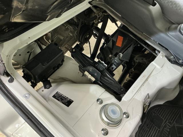 ハイゼットトラックスペシャル　５速ＭＴ車　４ＷＤ　ラジオデッキ　３方開５速ＭＴ車　４ＷＤ　ラジオデッキ　３方開　ドアバイザー　スペアキー有り　マニュアルエアコン　ヘッドライトレべライザー　シガーソケット　スペアタイヤ　バッテリーカバー　ラバーマット　パワーステアリング（京都府）の中古車