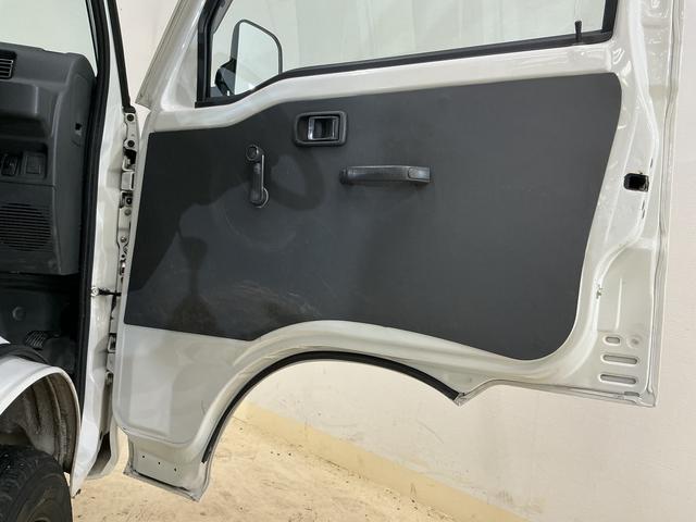 ハイゼットトラックスペシャル　５速ＭＴ車　４ＷＤ　ラジオデッキ　３方開５速ＭＴ車　４ＷＤ　ラジオデッキ　３方開　ドアバイザー　スペアキー有り　マニュアルエアコン　ヘッドライトレべライザー　シガーソケット　スペアタイヤ　バッテリーカバー　ラバーマット　パワーステアリング（京都府）の中古車