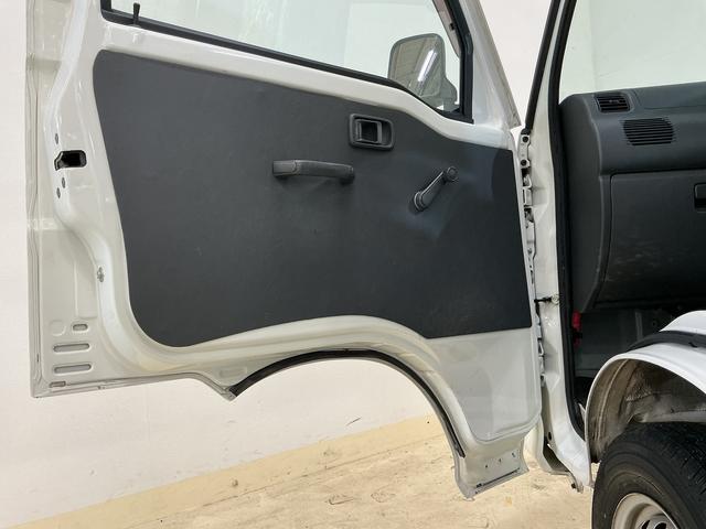 ハイゼットトラックスペシャル　５速ＭＴ車　４ＷＤ　ラジオデッキ　３方開５速ＭＴ車　４ＷＤ　ラジオデッキ　３方開　ドアバイザー　スペアキー有り　マニュアルエアコン　ヘッドライトレべライザー　シガーソケット　スペアタイヤ　バッテリーカバー　ラバーマット　パワーステアリング（京都府）の中古車