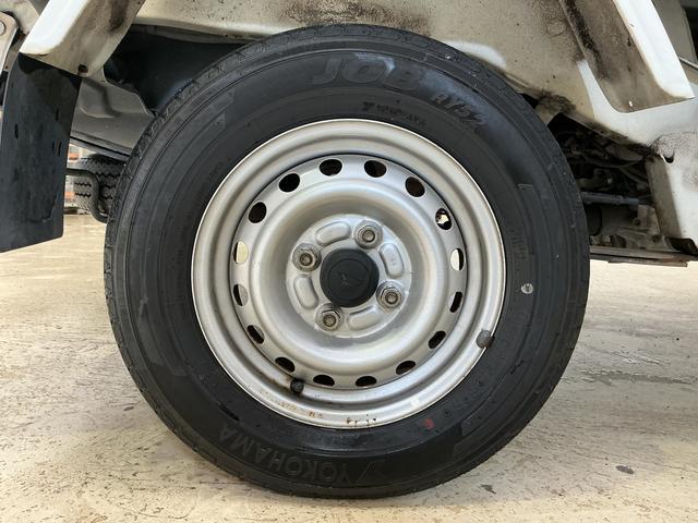 ハイゼットトラックスペシャル　５速ＭＴ車　４ＷＤ　ラジオデッキ　３方開５速ＭＴ車　４ＷＤ　ラジオデッキ　３方開　ドアバイザー　スペアキー有り　マニュアルエアコン　ヘッドライトレべライザー　シガーソケット　スペアタイヤ　バッテリーカバー　ラバーマット　パワーステアリング（京都府）の中古車