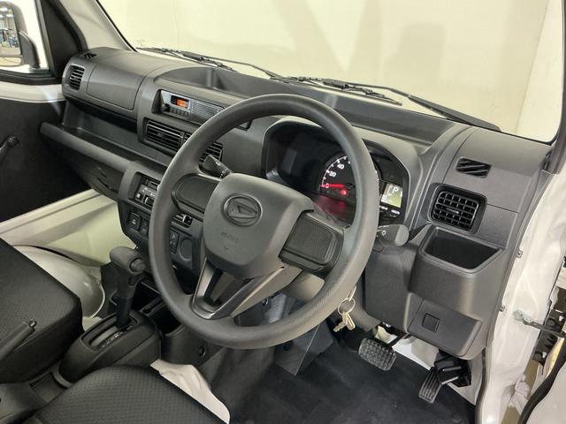 ハイゼットトラックスタンダード　ワンオーナー　４ＷＤ　ＣＶＴ車　ラジオデッキワンオーナー　４ＷＤ　ＣＶＴ車　ラジオデッキ　リアコーナーセンサー　オートマチックハイビーム　３方開　横滑り防止装置　オートライト　マニュアルエアコン　スマートアシスト　ヘッドライトレべライザー（京都府）の中古車