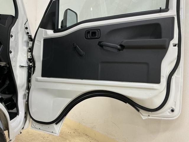 ハイゼットトラックスタンダード　ワンオーナー　４ＷＤ　ＣＶＴ車　ラジオデッキワンオーナー　４ＷＤ　ＣＶＴ車　ラジオデッキ　リアコーナーセンサー　オートマチックハイビーム　３方開　横滑り防止装置　オートライト　マニュアルエアコン　スマートアシスト　ヘッドライトレべライザー（京都府）の中古車