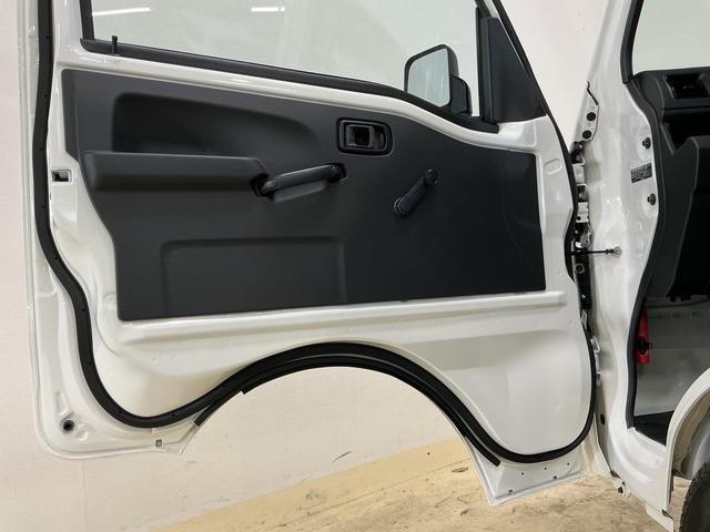 ハイゼットトラックスタンダード　ワンオーナー　４ＷＤ　ＣＶＴ車　ラジオデッキワンオーナー　４ＷＤ　ＣＶＴ車　ラジオデッキ　リアコーナーセンサー　オートマチックハイビーム　３方開　横滑り防止装置　オートライト　マニュアルエアコン　スマートアシスト　ヘッドライトレべライザー（京都府）の中古車