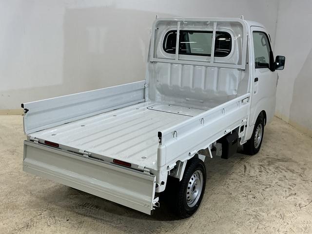 ハイゼットトラックスタンダード　ワンオーナー　４ＷＤ　ＣＶＴ車　ラジオデッキワンオーナー　４ＷＤ　ＣＶＴ車　ラジオデッキ　リアコーナーセンサー　オートマチックハイビーム　３方開　横滑り防止装置　オートライト　マニュアルエアコン　スマートアシスト　ヘッドライトレべライザー（京都府）の中古車