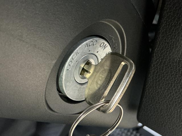 ハイゼットトラックスタンダード　ワンオーナー　４ＷＤ　ＣＶＴ車　ラジオデッキワンオーナー　４ＷＤ　ＣＶＴ車　ラジオデッキ　リアコーナーセンサー　オートマチックハイビーム　３方開　横滑り防止装置　オートライト　マニュアルエアコン　スマートアシスト　ヘッドライトレべライザー（京都府）の中古車