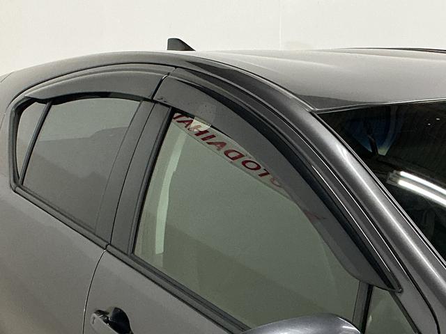 アクアS ナビ フルセグチューナー ブルートゥース対応 ETCナビ フルセグチューナー ブルートゥース対応 ETC プッシュボタンエンジンスタート オートエアコン 電動格納式ドアミラー ホイールキャップ フォグランプ オートライト バイザー カーペットマット(京都府)の中古車