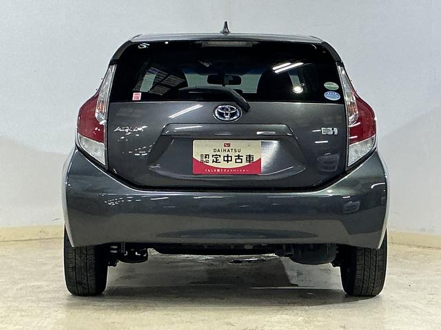 アクアS ナビ フルセグチューナー ブルートゥース対応 ETCナビ フルセグチューナー ブルートゥース対応 ETC プッシュボタンエンジンスタート オートエアコン 電動格納式ドアミラー ホイールキャップ フォグランプ オートライト バイザー カーペットマット(京都府)の中古車