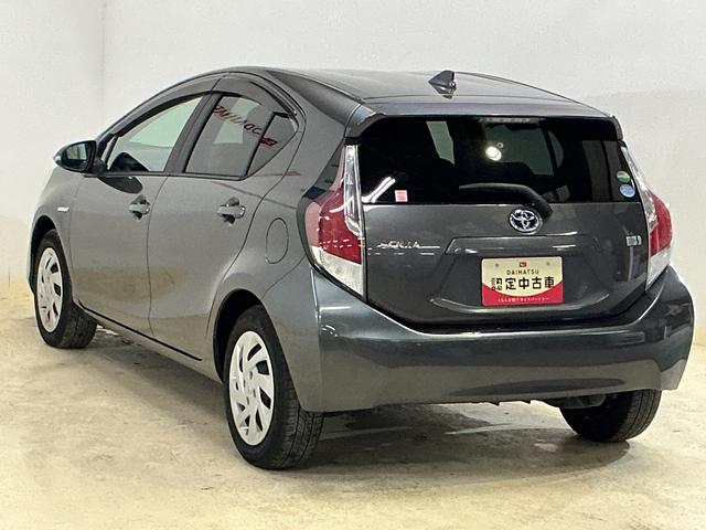 アクアS ナビ フルセグチューナー ブルートゥース対応 ETCナビ フルセグチューナー ブルートゥース対応 ETC プッシュボタンエンジンスタート オートエアコン 電動格納式ドアミラー ホイールキャップ フォグランプ オートライト バイザー カーペットマット(京都府)の中古車