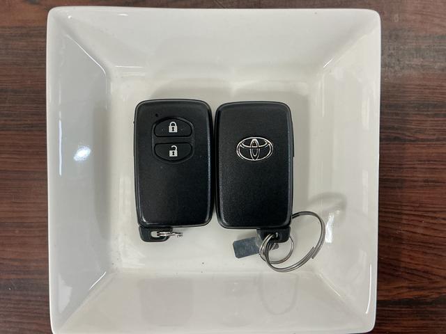 アクアS ナビ フルセグチューナー ブルートゥース対応 ETCナビ フルセグチューナー ブルートゥース対応 ETC プッシュボタンエンジンスタート オートエアコン 電動格納式ドアミラー ホイールキャップ フォグランプ オートライト バイザー カーペットマット(京都府)の中古車