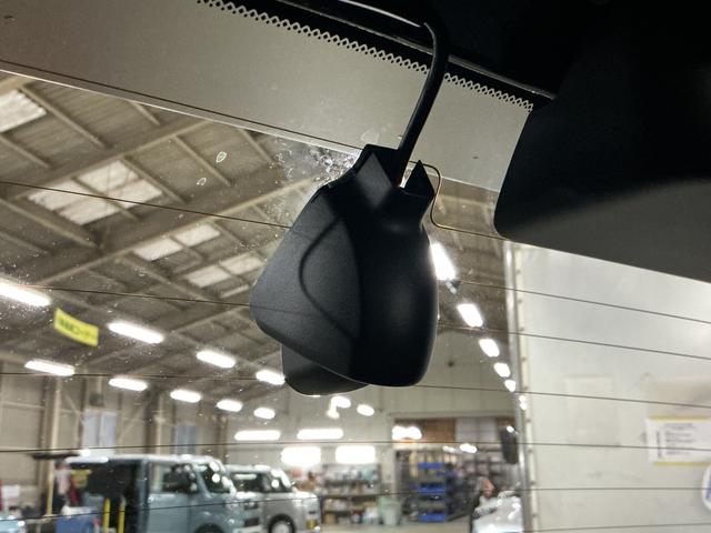 フィットｅ：ＨＥＶ　ＲＳ　ナビ　バックカメラ　ＥＴＣナビ　バックカメラ　ＥＴＣ　フルセグチューナー　ブルートゥース対応　クルーズコントロール　アルミホイール　ＬＥＤヘッドライト　オートライト　オートエアコン　プッシュボタンエンジンスタート　ＡＢＳ（京都府）の中古車