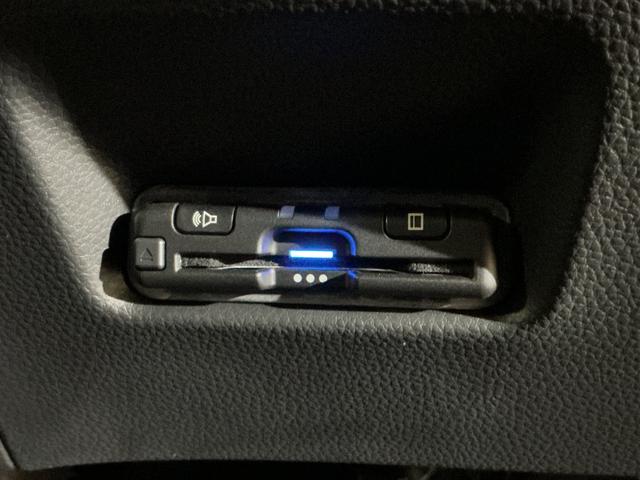 フィットｅ：ＨＥＶ　ＲＳ　ナビ　バックカメラ　ＥＴＣナビ　バックカメラ　ＥＴＣ　フルセグチューナー　ブルートゥース対応　クルーズコントロール　アルミホイール　ＬＥＤヘッドライト　オートライト　オートエアコン　プッシュボタンエンジンスタート　ＡＢＳ（京都府）の中古車