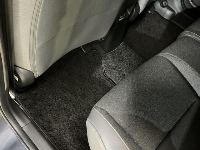 フィットｅ：ＨＥＶ　ＲＳ　ナビ　バックカメラ　ＥＴＣナビ　バックカメラ　ＥＴＣ　フルセグチューナー　ブルートゥース対応　クルーズコントロール　アルミホイール　ＬＥＤヘッドライト　オートライト　オートエアコン　プッシュボタンエンジンスタート　ＡＢＳ（京都府）の中古車