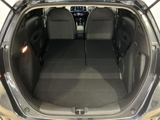 フィットｅ：ＨＥＶ　ＲＳ　ナビ　バックカメラ　ＥＴＣナビ　バックカメラ　ＥＴＣ　フルセグチューナー　ブルートゥース対応　クルーズコントロール　アルミホイール　ＬＥＤヘッドライト　オートライト　オートエアコン　プッシュボタンエンジンスタート　ＡＢＳ（京都府）の中古車