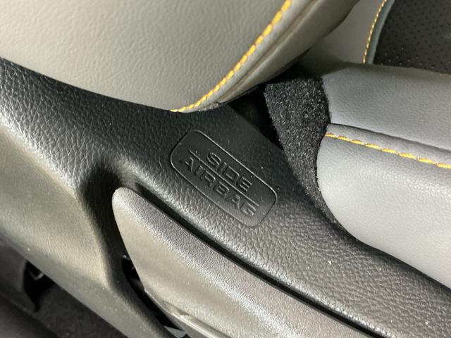 フィットｅ：ＨＥＶ　ＲＳ　ナビ　バックカメラ　ＥＴＣナビ　バックカメラ　ＥＴＣ　フルセグチューナー　ブルートゥース対応　クルーズコントロール　アルミホイール　ＬＥＤヘッドライト　オートライト　オートエアコン　プッシュボタンエンジンスタート　ＡＢＳ（京都府）の中古車