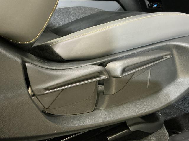 フィットｅ：ＨＥＶ　ＲＳ　ナビ　バックカメラ　ＥＴＣナビ　バックカメラ　ＥＴＣ　フルセグチューナー　ブルートゥース対応　クルーズコントロール　アルミホイール　ＬＥＤヘッドライト　オートライト　オートエアコン　プッシュボタンエンジンスタート　ＡＢＳ（京都府）の中古車