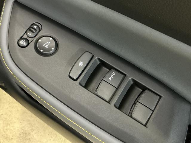 フィットｅ：ＨＥＶ　ＲＳ　ナビ　バックカメラ　ＥＴＣナビ　バックカメラ　ＥＴＣ　フルセグチューナー　ブルートゥース対応　クルーズコントロール　アルミホイール　ＬＥＤヘッドライト　オートライト　オートエアコン　プッシュボタンエンジンスタート　ＡＢＳ（京都府）の中古車