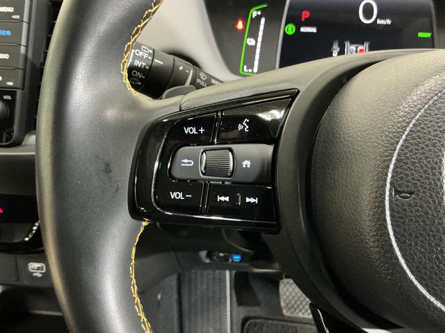 フィットｅ：ＨＥＶ　ＲＳ　ナビ　バックカメラ　ＥＴＣナビ　バックカメラ　ＥＴＣ　フルセグチューナー　ブルートゥース対応　クルーズコントロール　アルミホイール　ＬＥＤヘッドライト　オートライト　オートエアコン　プッシュボタンエンジンスタート　ＡＢＳ（京都府）の中古車