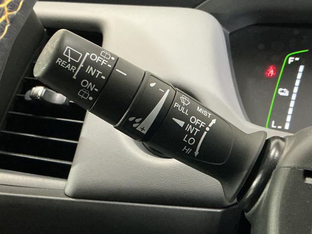 フィットｅ：ＨＥＶ　ＲＳ　ナビ　バックカメラ　ＥＴＣナビ　バックカメラ　ＥＴＣ　フルセグチューナー　ブルートゥース対応　クルーズコントロール　アルミホイール　ＬＥＤヘッドライト　オートライト　オートエアコン　プッシュボタンエンジンスタート　ＡＢＳ（京都府）の中古車