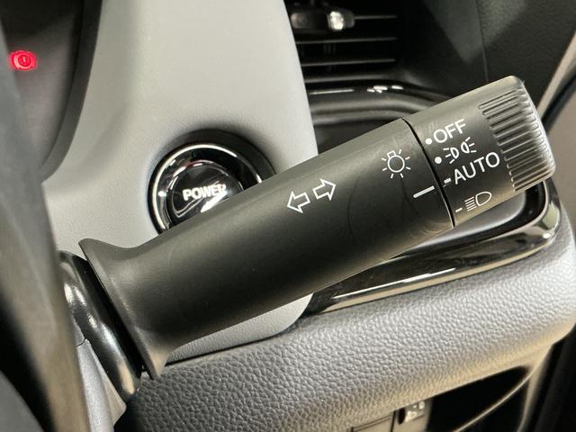 フィットｅ：ＨＥＶ　ＲＳ　ナビ　バックカメラ　ＥＴＣナビ　バックカメラ　ＥＴＣ　フルセグチューナー　ブルートゥース対応　クルーズコントロール　アルミホイール　ＬＥＤヘッドライト　オートライト　オートエアコン　プッシュボタンエンジンスタート　ＡＢＳ（京都府）の中古車