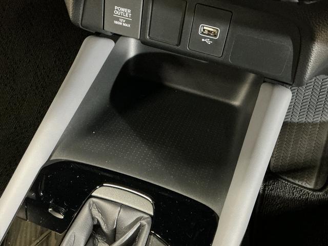 フィットｅ：ＨＥＶ　ＲＳ　ナビ　バックカメラ　ＥＴＣナビ　バックカメラ　ＥＴＣ　フルセグチューナー　ブルートゥース対応　クルーズコントロール　アルミホイール　ＬＥＤヘッドライト　オートライト　オートエアコン　プッシュボタンエンジンスタート　ＡＢＳ（京都府）の中古車