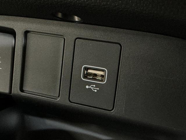 フィットｅ：ＨＥＶ　ＲＳ　ナビ　バックカメラ　ＥＴＣナビ　バックカメラ　ＥＴＣ　フルセグチューナー　ブルートゥース対応　クルーズコントロール　アルミホイール　ＬＥＤヘッドライト　オートライト　オートエアコン　プッシュボタンエンジンスタート　ＡＢＳ（京都府）の中古車